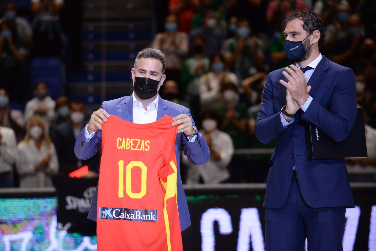 El Unicaja retira el '10' de Carlos Cabezas