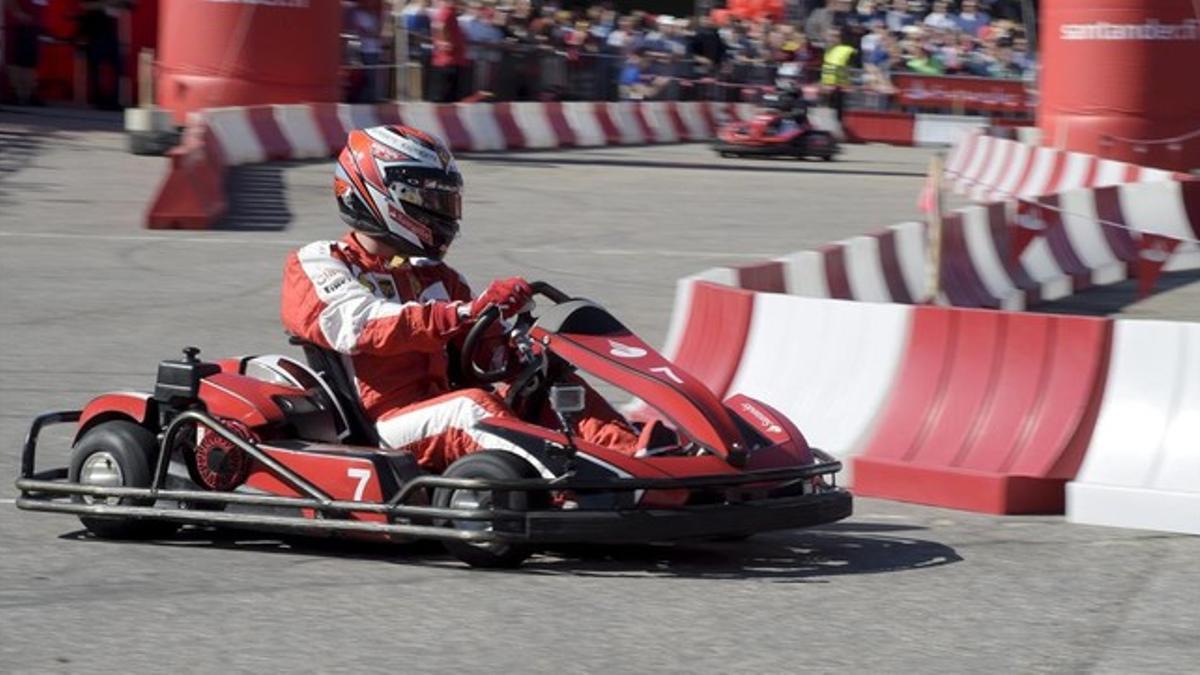 El piloto finalndés de Fórmula 1 de Ferrari Kimmi Raikkkonen en un evento de karting en Helsinki este martes