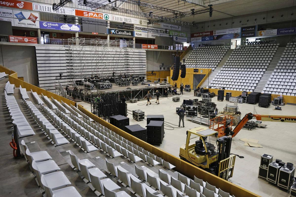 Aspecte del pavelló de Fontajau aquest matí, durant els preparatius del concert