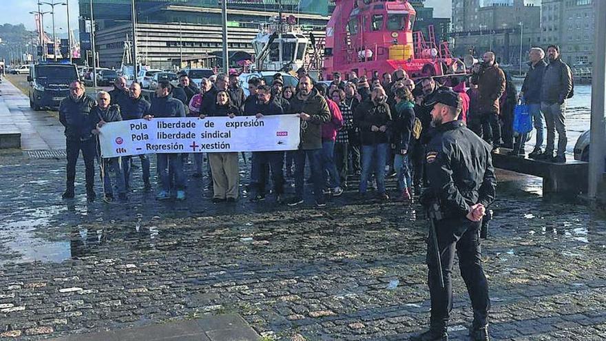 El comité de empresa protesta ante el consejo de administración