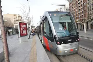 Un tercio de los usuarios del tranvía de Zaragoza lo utiliza para ir y volver del trabajo