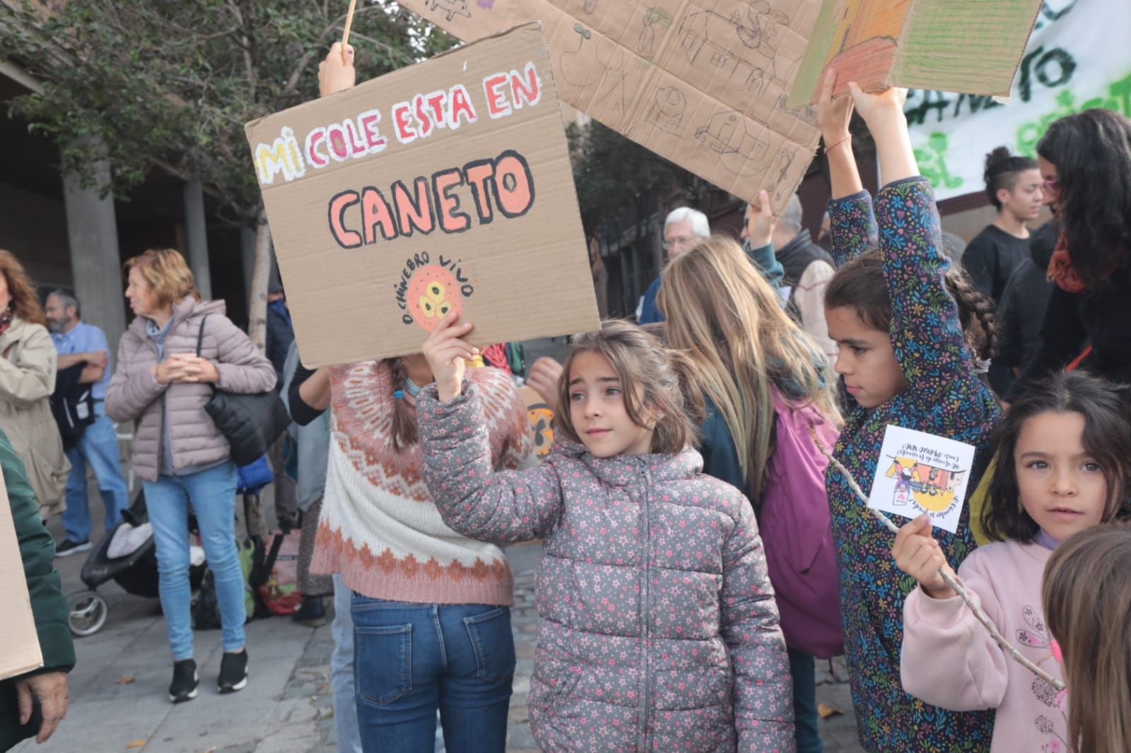 Así ha sido la concentración por el colegio de Caneto en Zaragoza