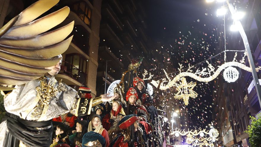 Los Reyes hacen vibrar Lorca para despedir la Navidad