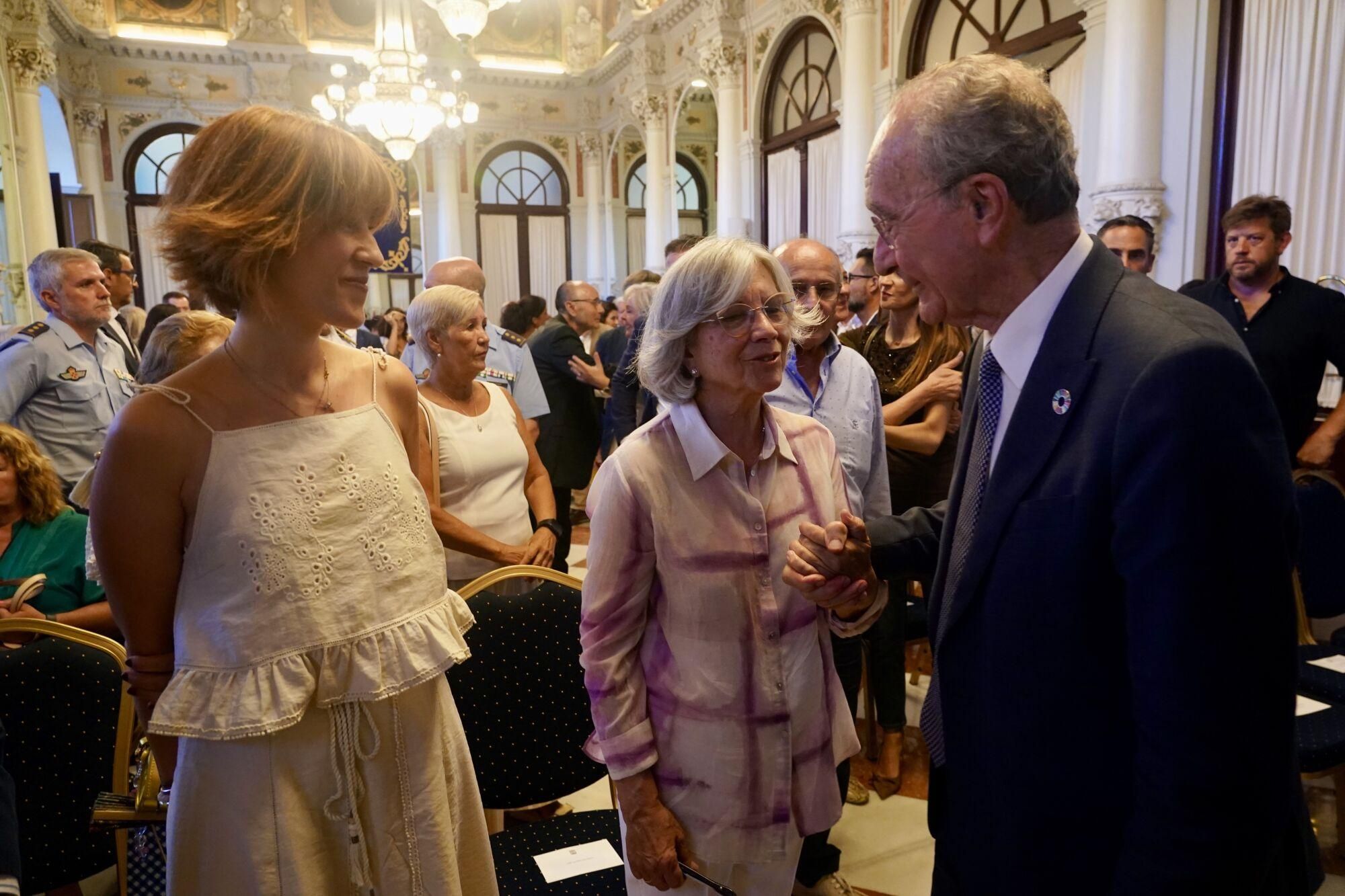 MLG 15-07-2025.-El alcalde, Francisco de la Torre, junto a la Corporación municipal, preside el acto con motivo del XXV aniversario del asesinato del concejal José María Martín Carpena por la banda terrorista ETA, al que asisten el presidente de la Diputación de Málaga, Francisco Salado; el subdelegado del Gobierno en Málaga, Javier Salas, y la delegada del Gobierno de la Junta de Andalucía en Málaga, Patricia Navarro.