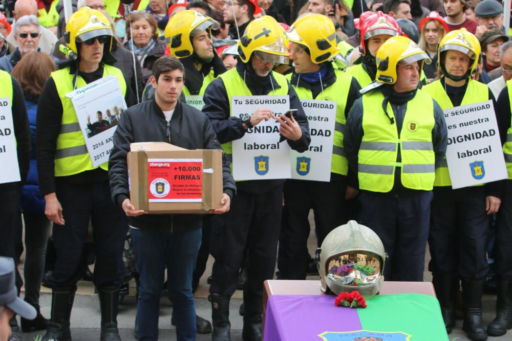 El colectivo se manifiesta en las calles en una marcha que ha concluido frente al Ayuntamiento