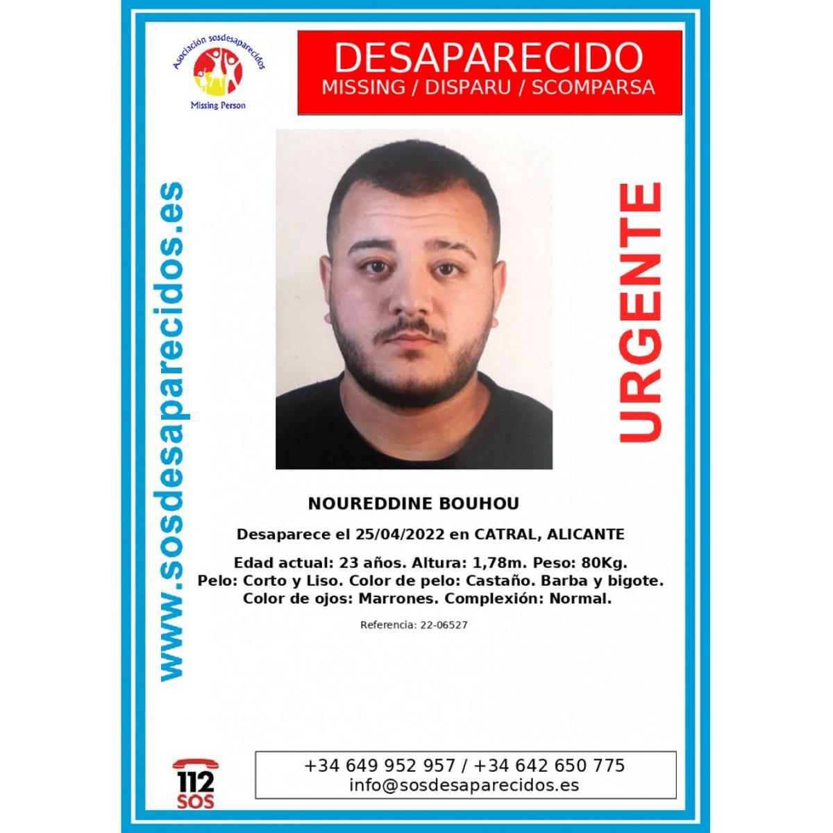 Cartel con la imagen y datos del joven desaparecido tras el tiroteo en Aspe.