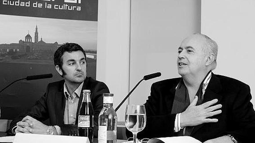 Por la izquierda, Alejandro Calvo y José Luis Moreno, en la sala de prensa de Laboral Ciudad de la Cultura.