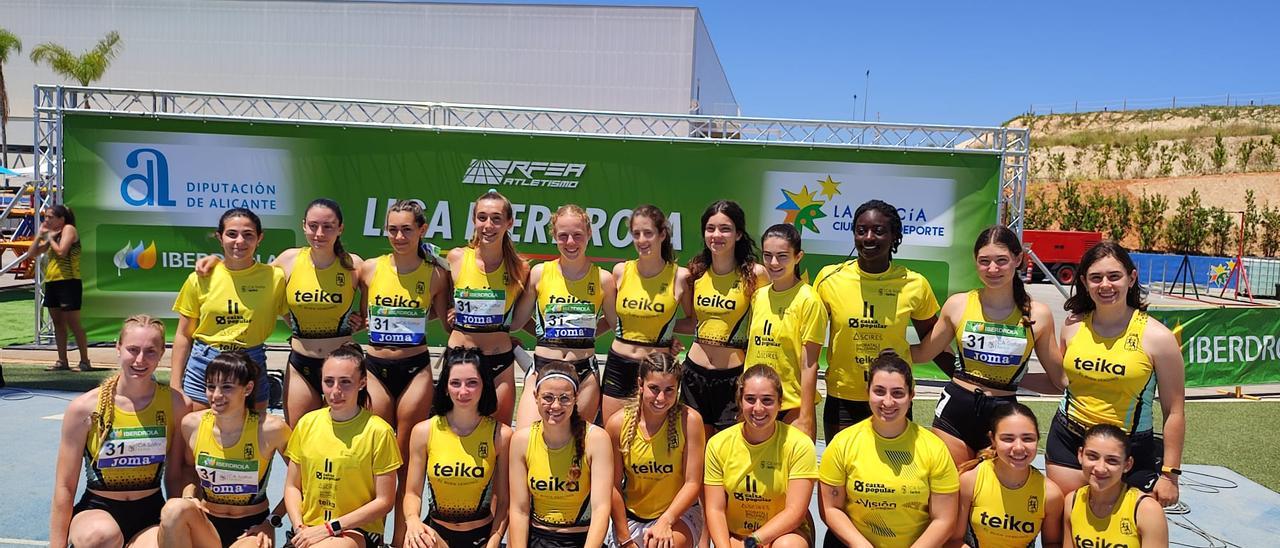 Las féminas del CA Safor Teika tras la final por el ascenso disputada en La Nucia