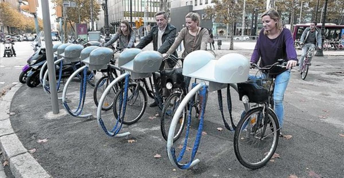 BARCELONA PONE A PRUEBA UN NUEVO MODELOS DE APARCAMIENTO BLINDADO Y DE PAGO PARA BICICLETAS_MEDIA_1