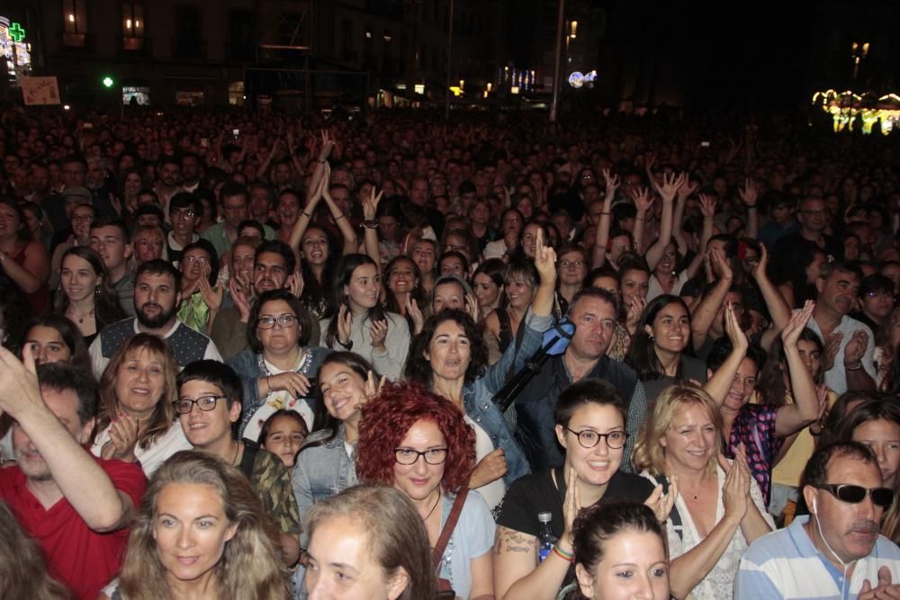 Rozalén llenó la Plaza de España con un concierto inclusivo con intérprete de signos y mochilas vibratorias