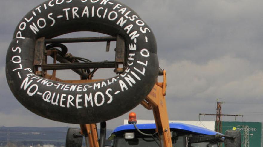 Protestas conta el anillo.