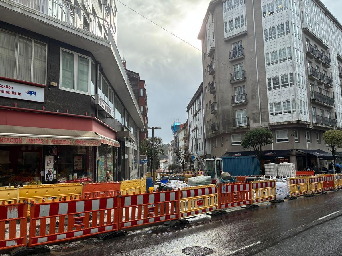 Obras no cruce da rúa do Hórreo con Gómez Ulla, en Santiago