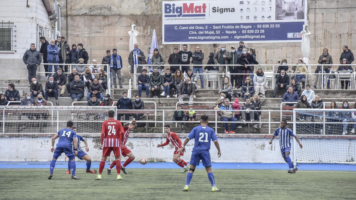 Aspecte de la graderia del camp de Sallent durant el partit que el Manresa va jugar contra el San Cristóbal