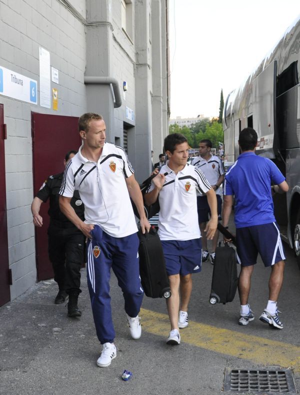 Apoteósica llegada del Real Zaragoza al Ciudad de Valencia.