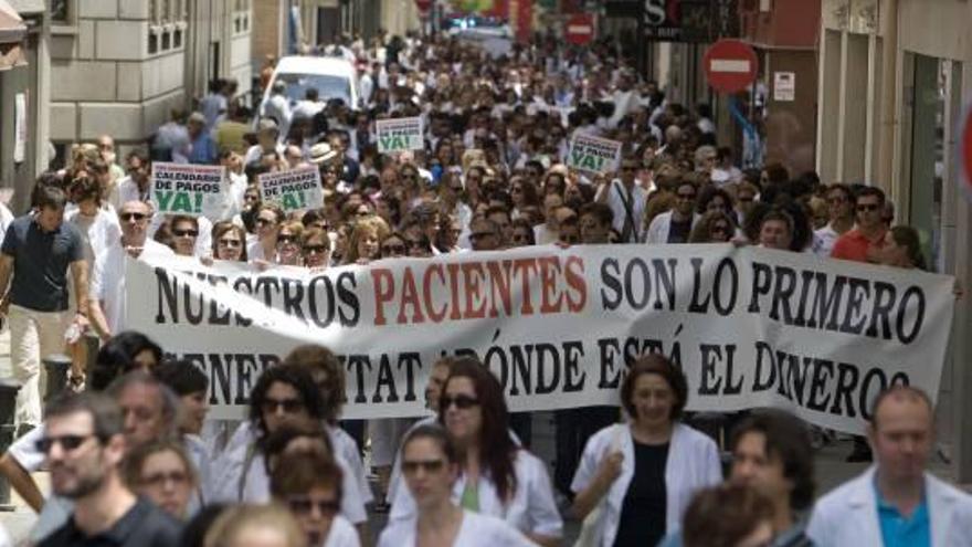 El Gobierno se compromete a pagar en 15 días la deuda del Consell con las farmacias