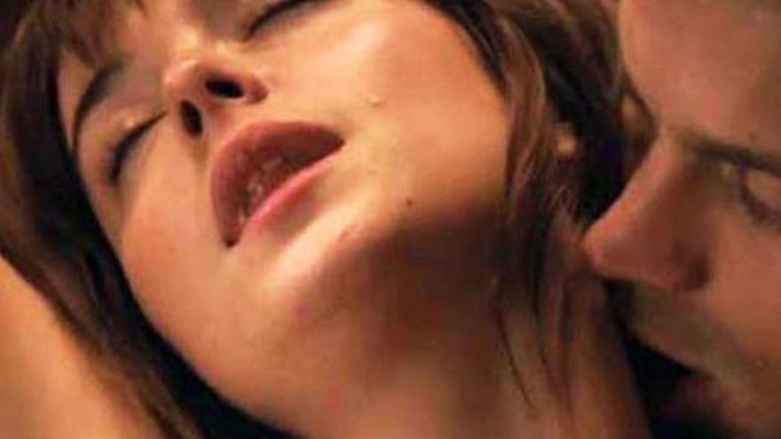 Jamie Dornan revela què li murmura a Dakota Johnson en les escenes de sexe