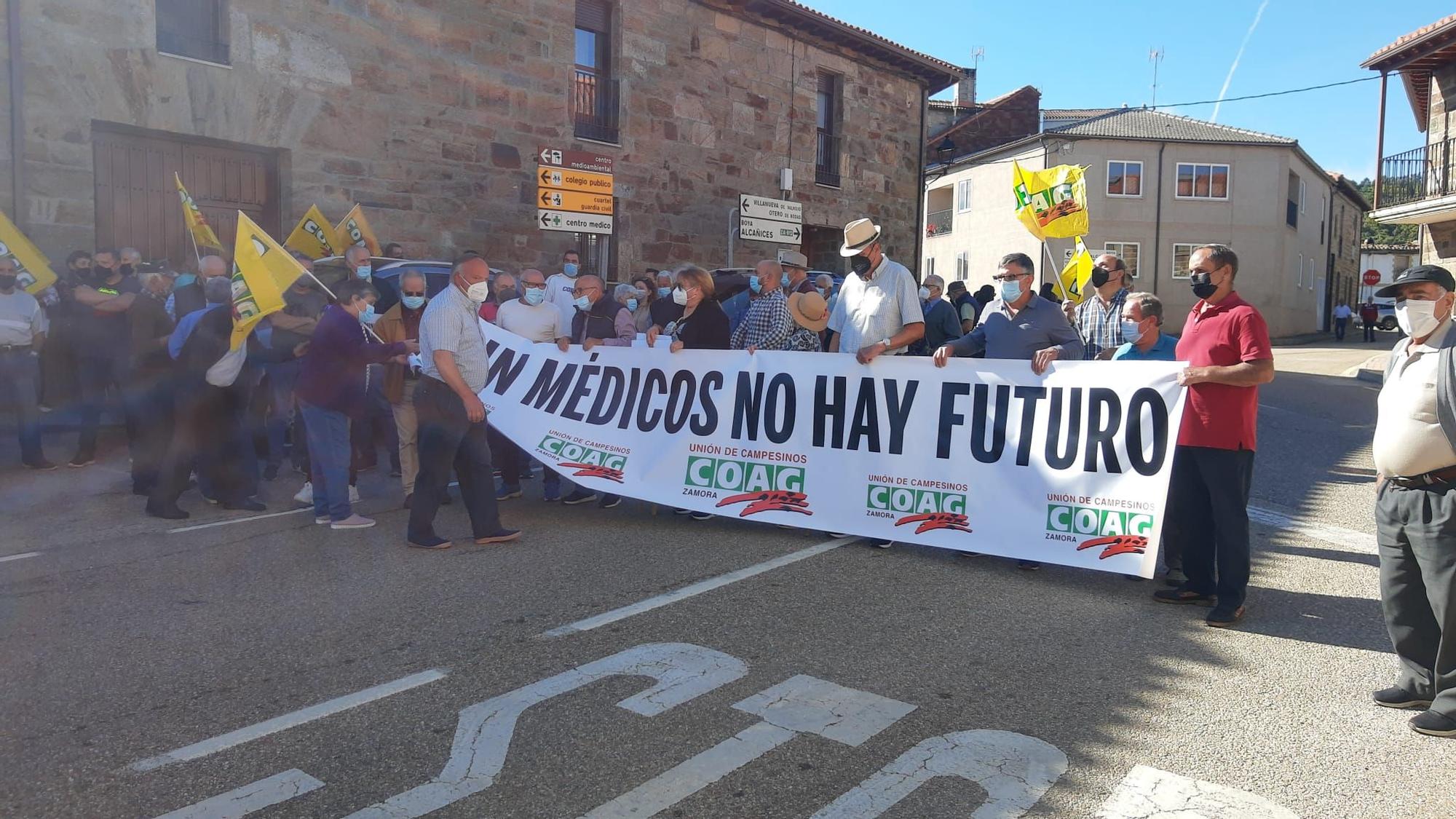 GALERÍA | Manifestación por la sanidad rural en Villardeciervos