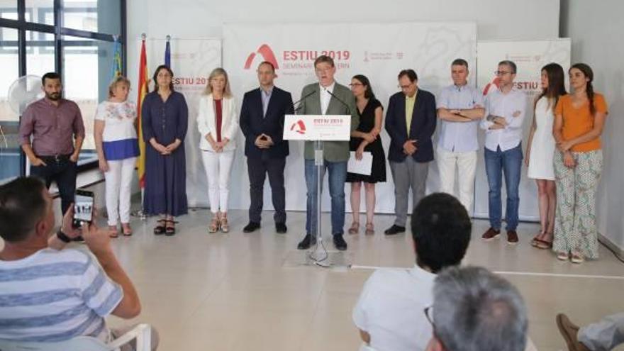 El Consell en pleno durante la rueda de prensa para dar cuenta de los compromisos del Seminari.