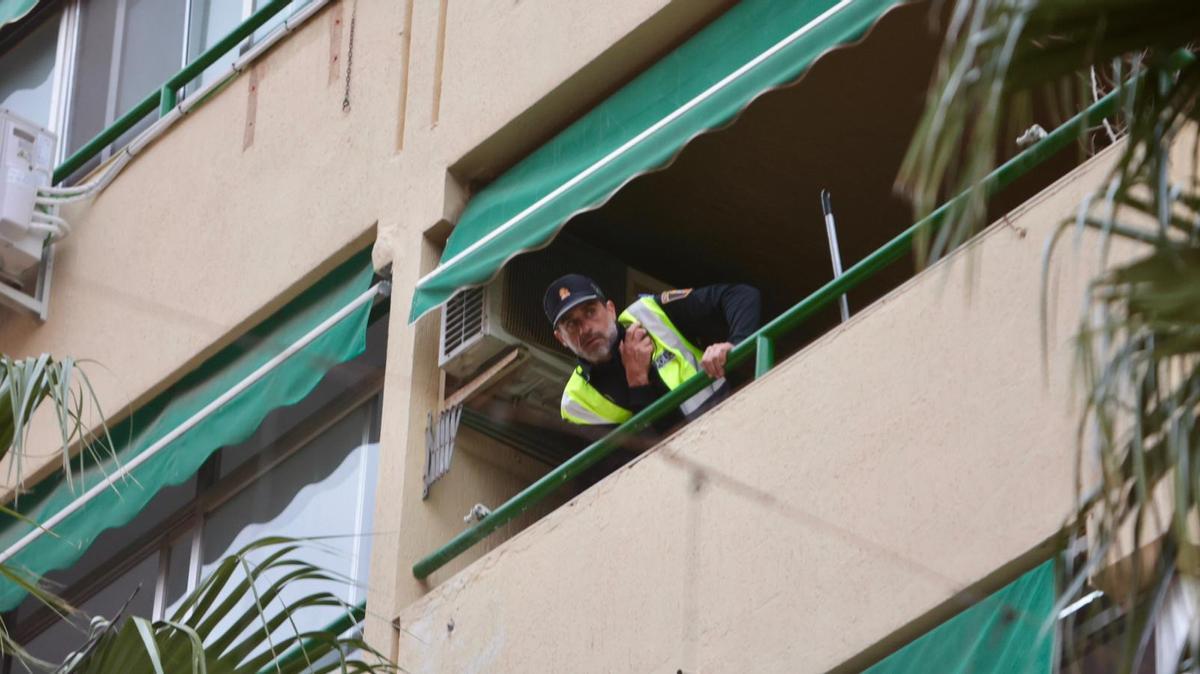 Un pequeño incendio interrumpe el desfile de Moros y Cristianos de San Vicente