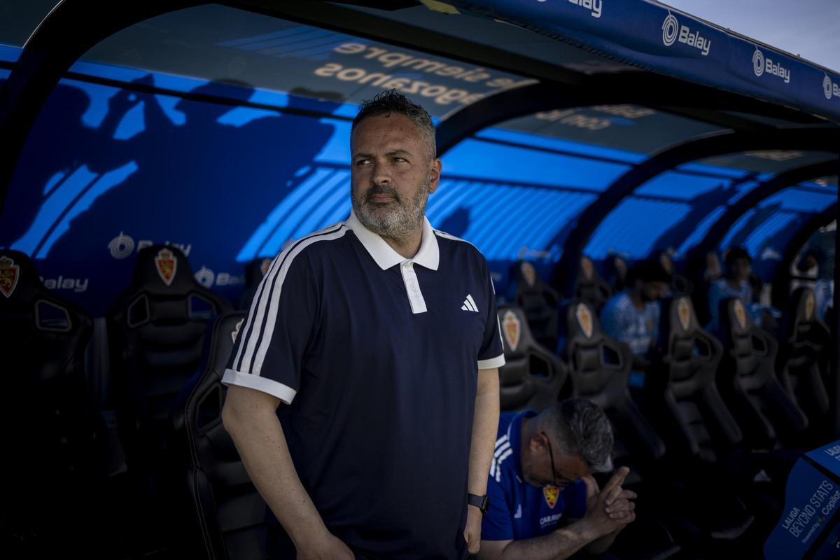 El entrenador del Real Zaragoza, antes del comienzo del encuentro del pasado sábado.