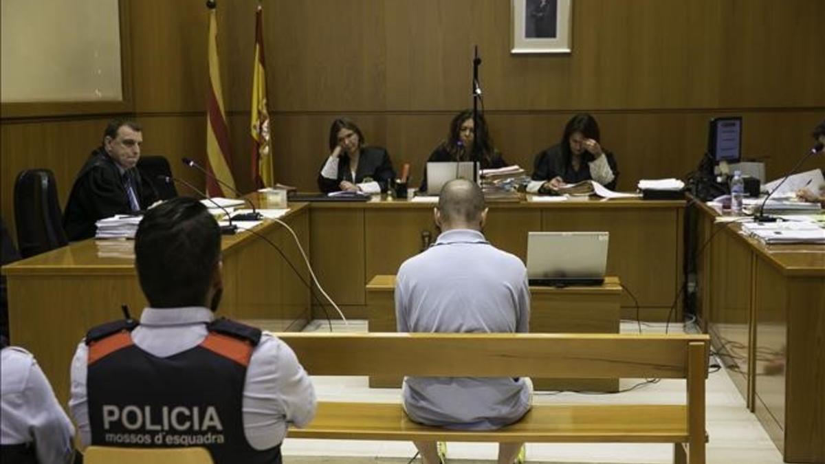 Juicio contra Terenci Gabernet  el monitor de los Maristas acusado de tenencia y distribucion de pornografia infantil