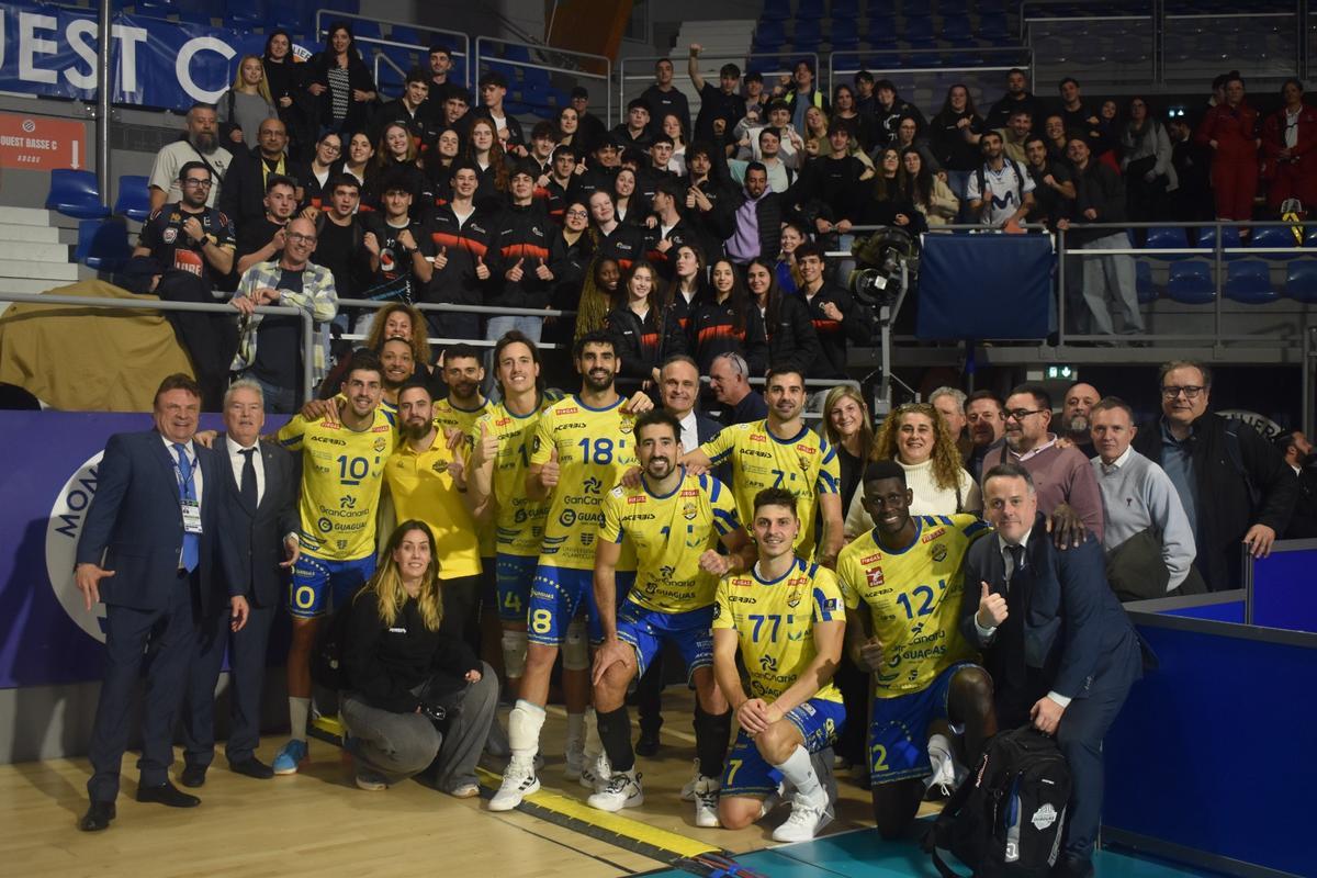 Un centenar entre deportistas del Centro de Alto Rendimiento de la Blume, de Cataluña y aficionados, celebraron con el Guaguas en Montpellier su clasificación para los cuartos de final de la Champions.