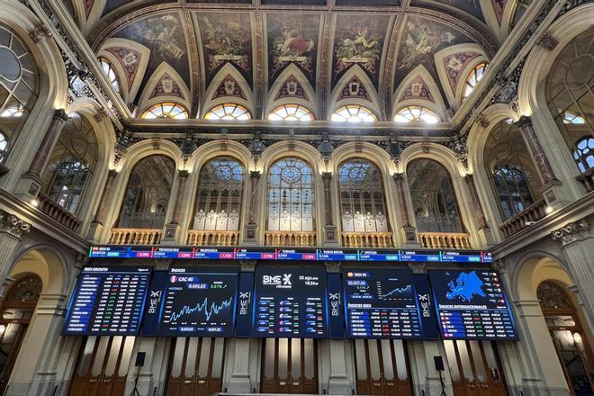 El Ibex 35 amanece en rojo y se aleja de máximos con el petróleo al alza