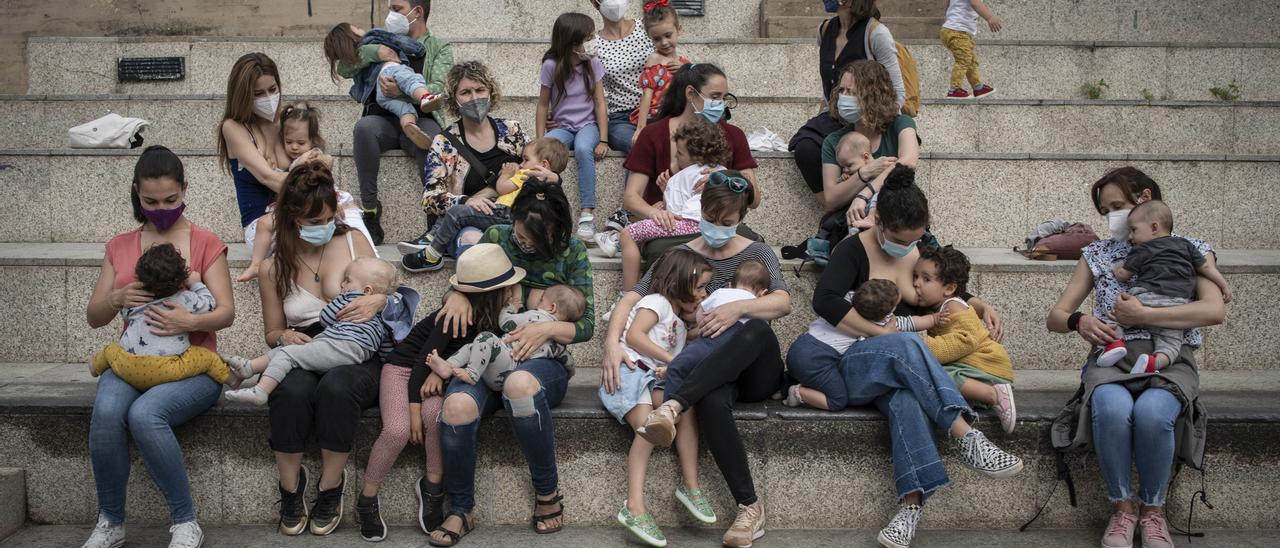 &#039;Arrolos de Teta&#039; ofrece ayuda a las madres lactantes 24 horas al día a través de un grupo de Whatspp.