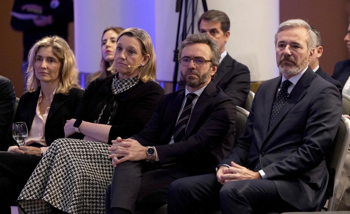 Ainhoa Moll, adjunta a la Presidencia y directora editorial de Prensa Ibérica; Isabel Blanco, vicepresidenta de la Junta de Castilla y León; Aitor Moll, consejero delegado de Prensa Ibérica, y Jorge Azcón, presidente del Gobierno de Aragón