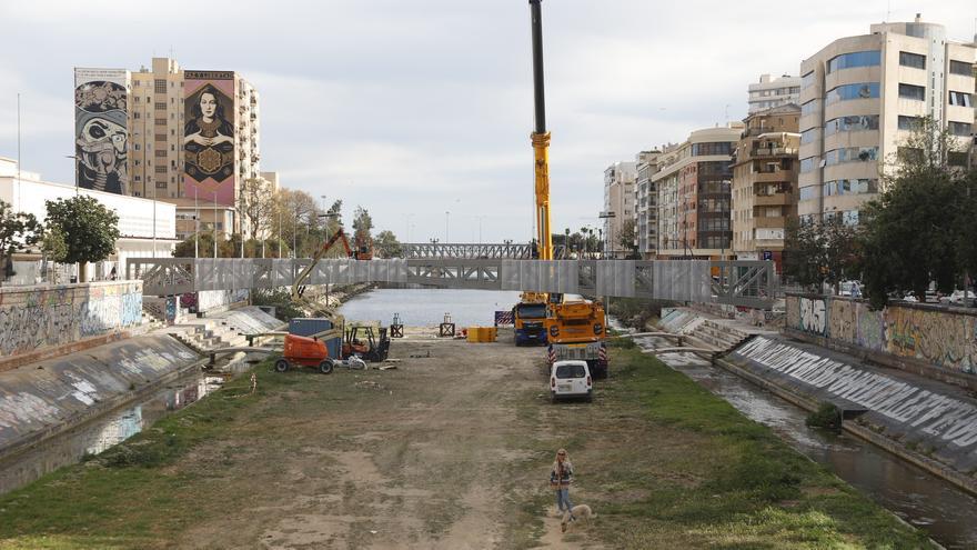 El nuevo puente del CAC ya cruza el cauce