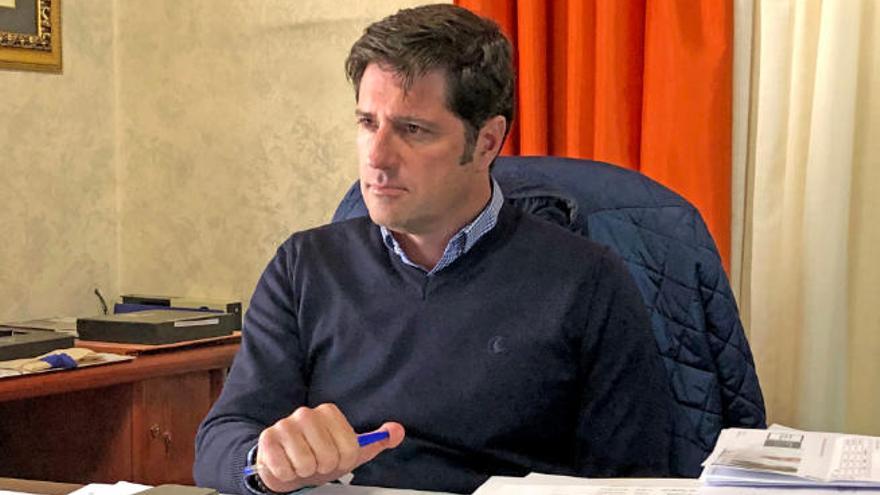 Emilio Navarro aspira a revalidar la mayoría absoluta que obtuvo el Partido Popular en 2015.