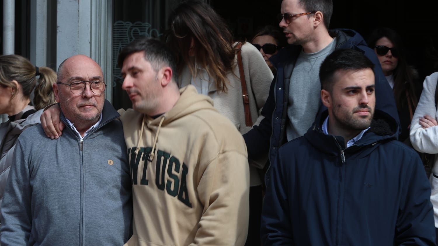 Los vecinos afectados por el incendio se han reunido en el Ateneo