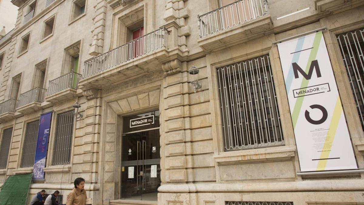 Castelló. Fachada del edificio Menador.