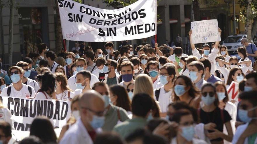 Unos 4.600 médicos residentes, en huelga indefinida desde este lunes en Madrid