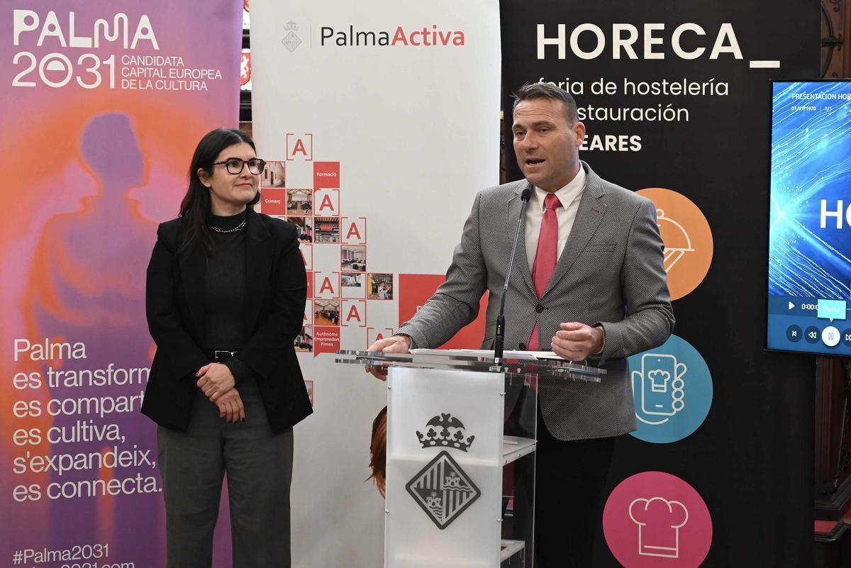 Guadalupe Ferrer y José Luis Córcoles, durante su intervención.