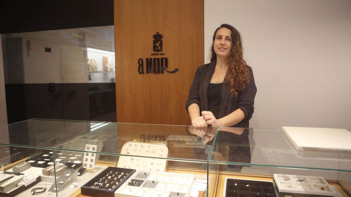 La actual responsable de la Joyería Amor, Beatriz Estrabiz.