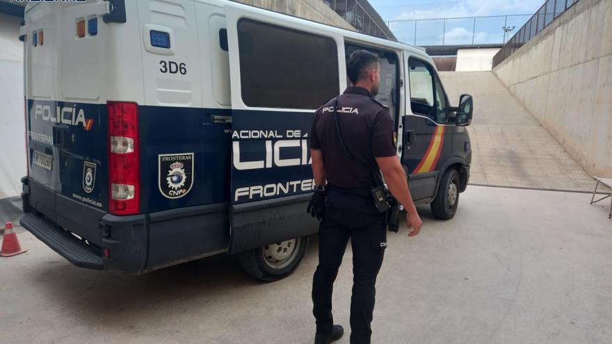 Detenido un hombre por robar en tres naves industriales en Ibiza
