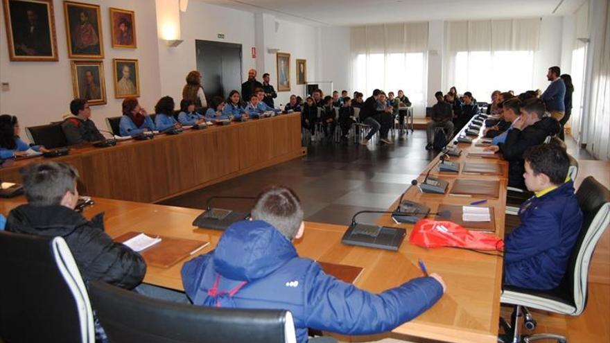 Els estudiants de la Fundació Flors visiten l’Ajuntament de Vila-real