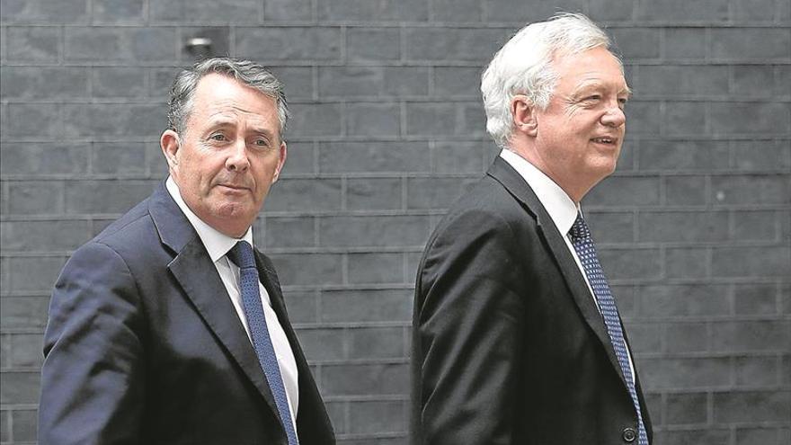 Londres prevé una frontera temporal en Irlanda tras el ‘brexit’