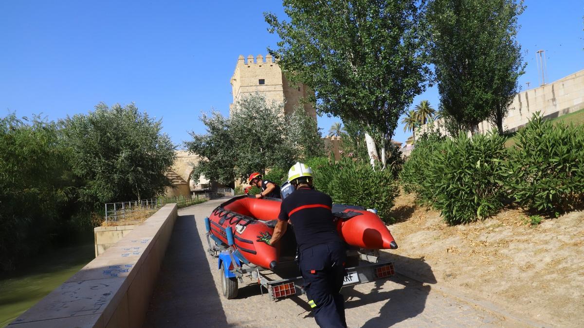 Los Bomberos buscan en el entorno de Sotos de la Albolafia al joven.