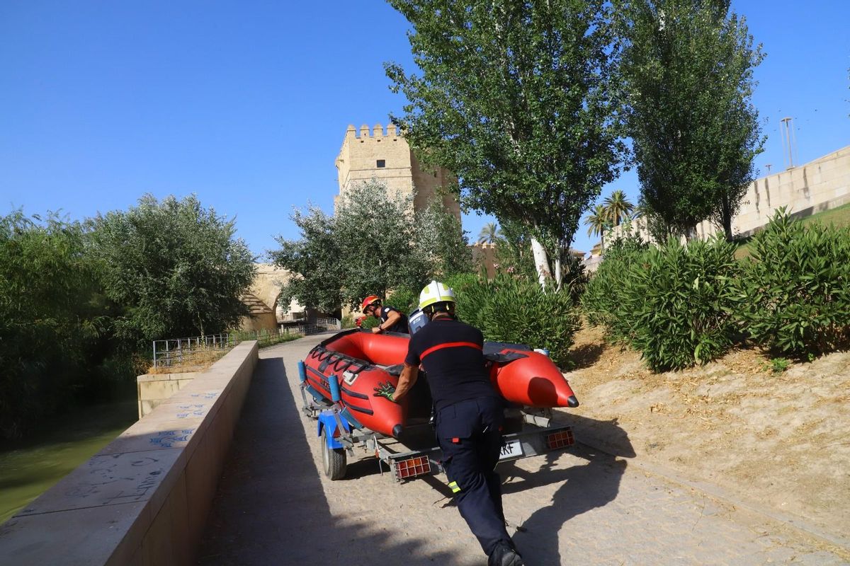 Los Bomberos buscan en el entorno de Sotos de la Albolafia al joven.