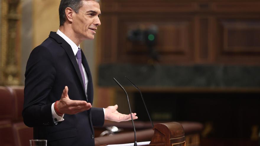 SÁNCHEZ MEMORIAS EMÉRITO | Sánchez considera «doloroso» que Juan Carlos I elogie a Franco cuando sigue habiendo fosas