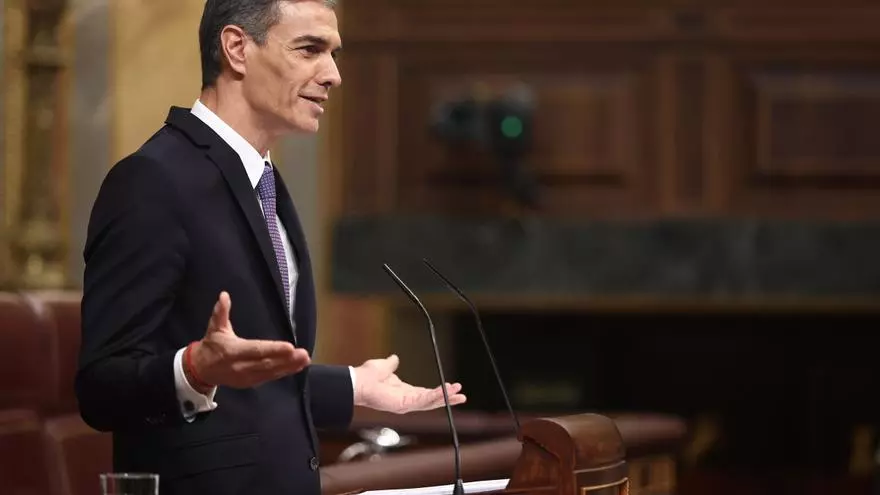 Sánchez considera "doloroso" que Juan Carlos I elogie a Franco cuando sigue habiendo fosas