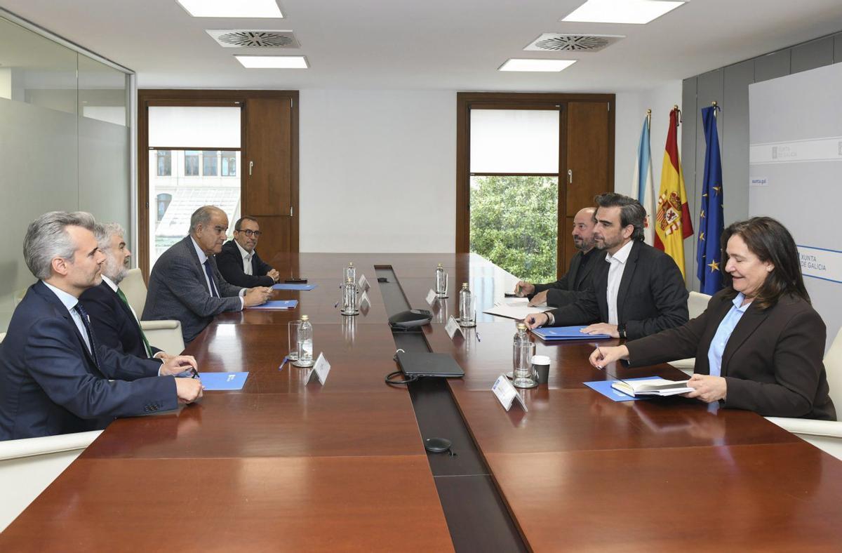Reunión entre Provezza, García Costas, Sánchez-Ballesteros, Merelles, Calvo y Ortiz sobre aeropuertos.