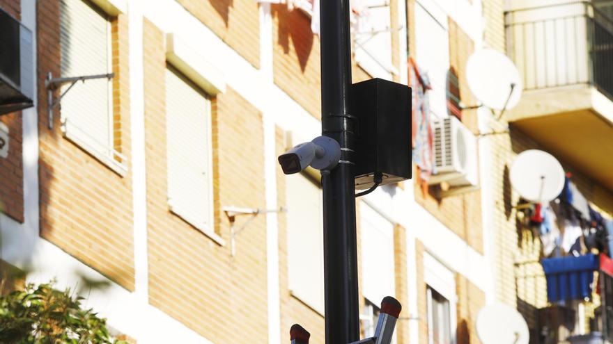 El barrio Oliver refuerza su seguridad con dos cámaras de videovigilancia