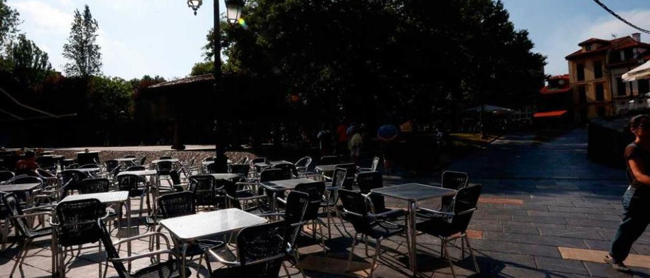 Una terraza en el parque del Carbayedo.