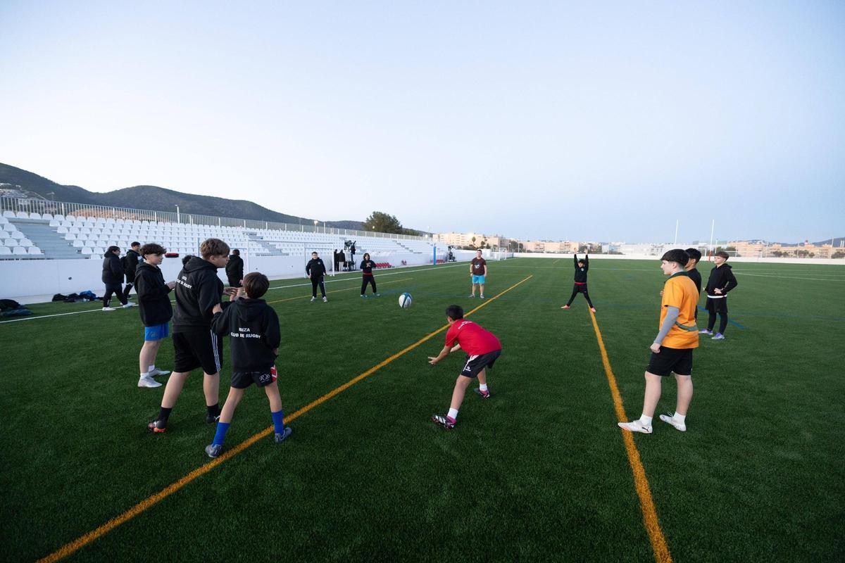 Mira las imágenes del primer entrenamiento del Club de Rugby Ibiza en el Estadio Municipal Es Putxet