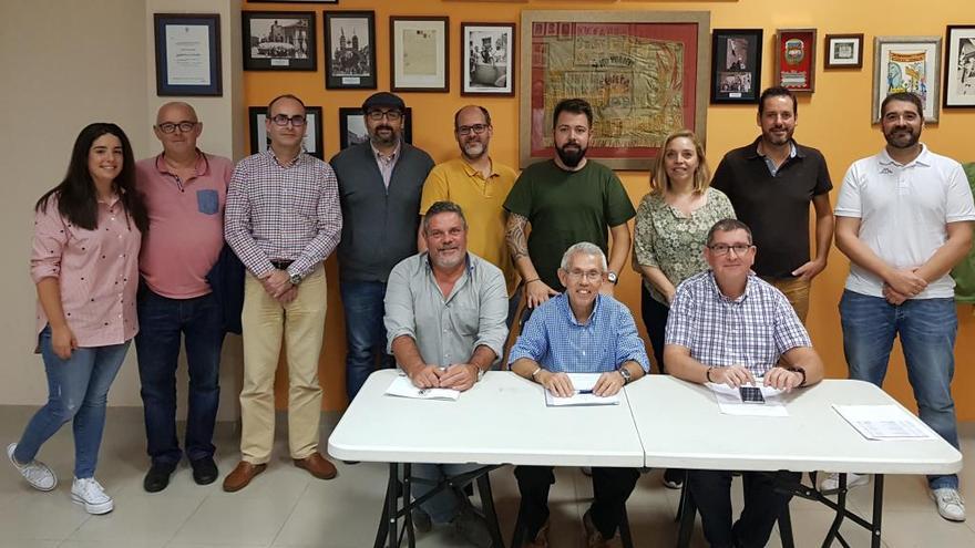 La nueva directiva de la Associació de Fogueres Especials