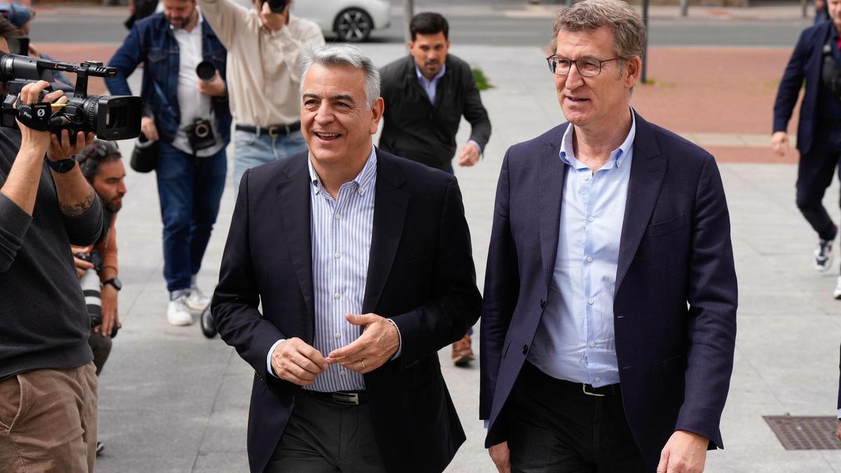 Alberto Núñez Feijóo y Javier de Andrés en la campaña del País Vasco.