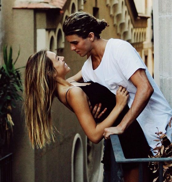 Alexis Ren pareja